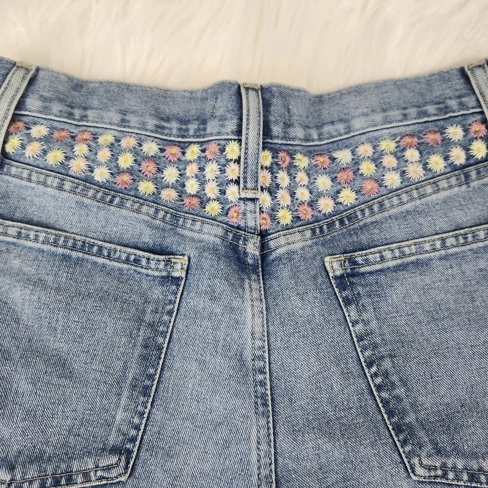 Madewell Floral Embroided Cutoff Medium Wash Denim Shorts